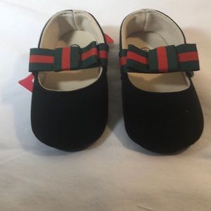 New! Infant Velcro bow decor soft black shoes.